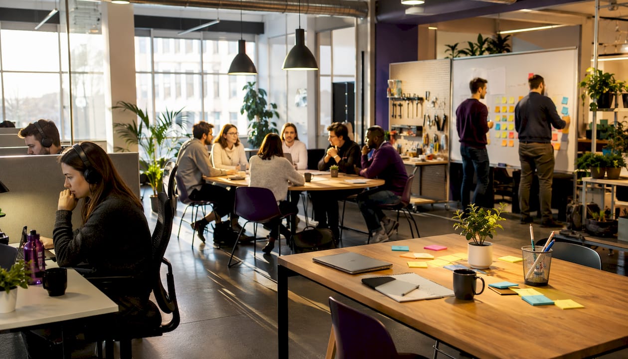 Ett coworking-space för startups med tydliga zoner för olika behov